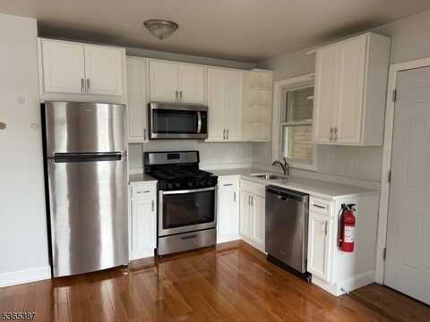 25 Pine St, Verona, NJ 07044