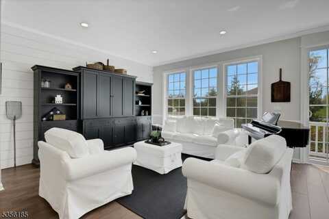 2 Lee Dr, Morris, NJ 07960