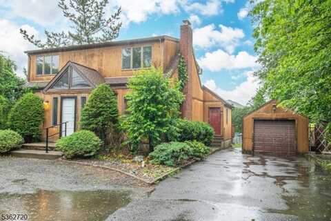 17 Barnida Dr, East Hanover, NJ 07936