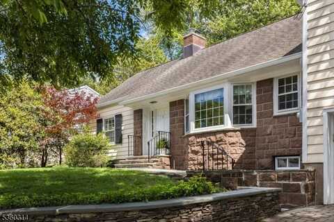 9 Stonewood Pkwy, Verona, NJ 07044