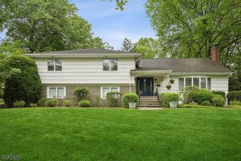 13 Stonewall Dr, Livingston, NJ 07039