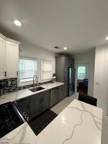 135 Bellevue St, Elizabeth, NJ 07202