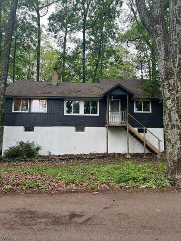 19 Lonaconing Rd, Vernon, NJ 07422