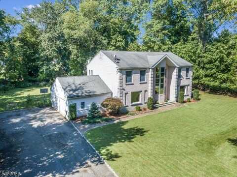 131 Cedar Ln, Hillsdale Boro, NJ 07642