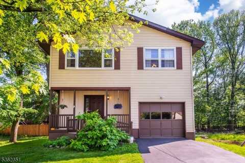 40 Riveredge Dr, Fairfield, NJ 07004