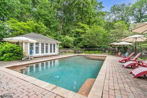 15 White Oak Dr, Union, NJ 08802