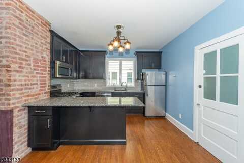 33 Glendale St, Nutley, NJ 07110
