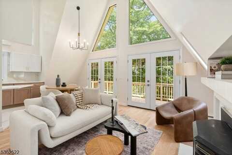 51 Scenic Dr, Kearny, NJ 07821
