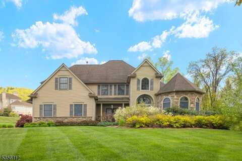 2 Sutton Ct, Hardyston, NJ 07419