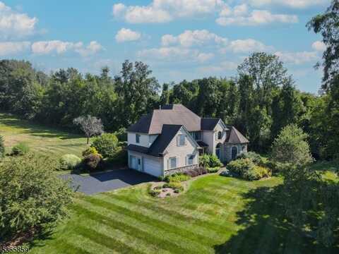 2 Sutton Ct, Hardyston, NJ 07419