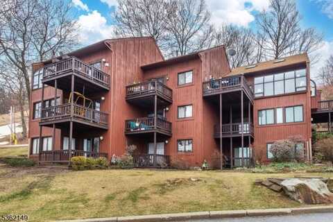4 Winter Park Dr, Vernon, NJ 07462