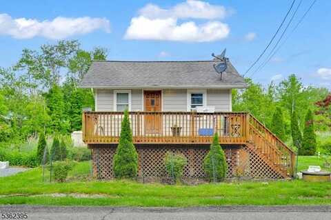 3 Riverside Rd, West Milford, NJ 07421