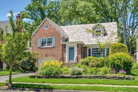 15 Essex Rd, Maplewood, NJ 07040