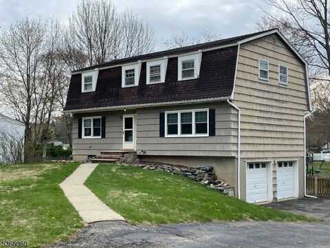 702 Hamilton Dr, Hackettstown, NJ 07840