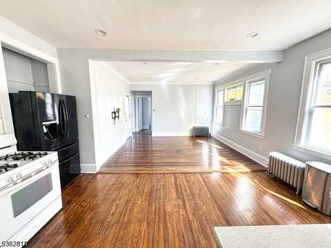 215 Alexander St, Newark, NJ 07106