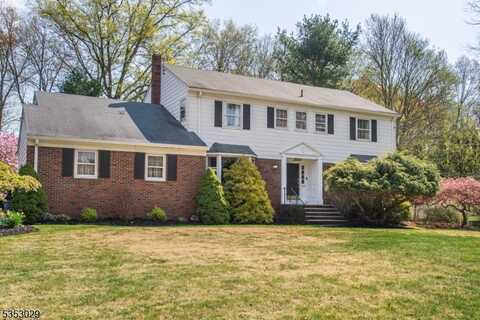 114 Helen Ct, Franklin Lakes, NJ 07417