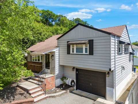 240 Gordon Ave, Totowa, NJ 07512