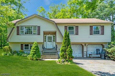 82 N Beverwyck Rd, Whippany, NJ 07054