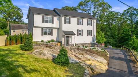 13 Williams Trl, Hopatcong, NJ 07843