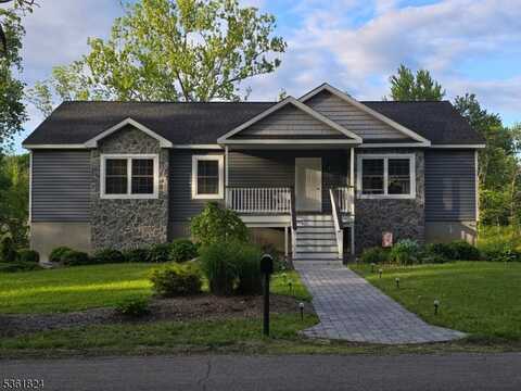 5 Mountain Rd, Hardyston, NJ 07419