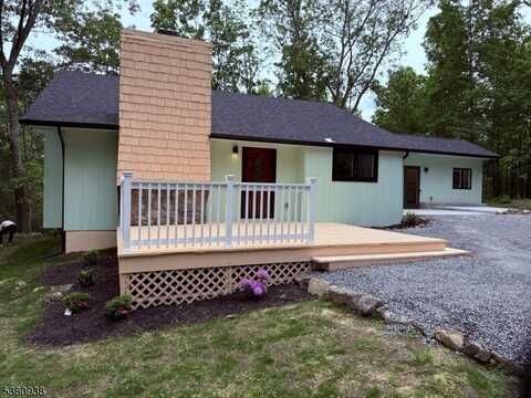 6 Briar Patch Rd, Andover, NJ 07860