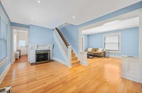 28 N Hillside Ave, Chatham, NJ 07928