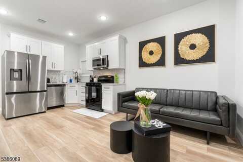 36 Kent St, Newark, NJ 07108