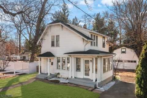 11 Harrington St, Hillsdale Boro, NJ 07642