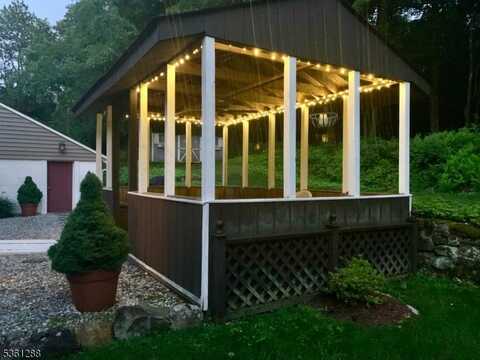 24 W Windy Bush Ln, Sparta, NJ 07871