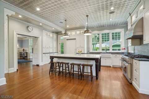 40 Highland Ave, Millburn, NJ 07078