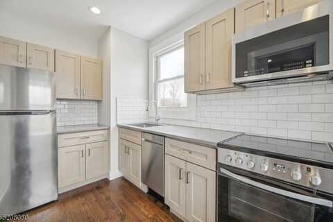 180 Maplewood Ave, Maplewood, NJ 07040