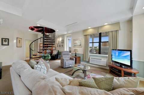111 Mulberry St, Newark, NJ 07102