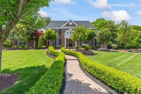 16 Huxley Ct, Marlboro Twp., NJ 07746