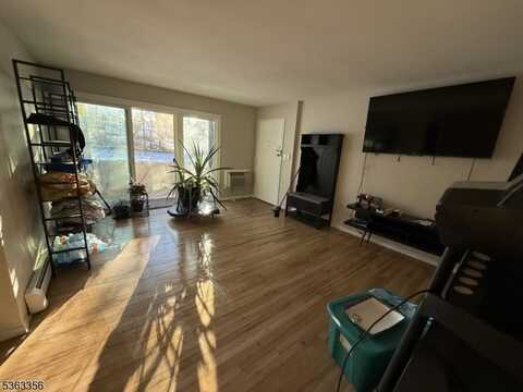 18 Deanna Dr, Hillsborough, NJ 08844