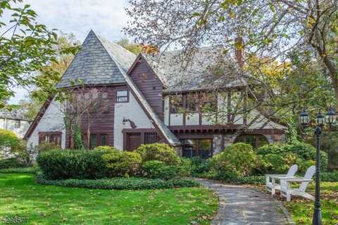 3 Greenview Way, Montclair, NJ 07043