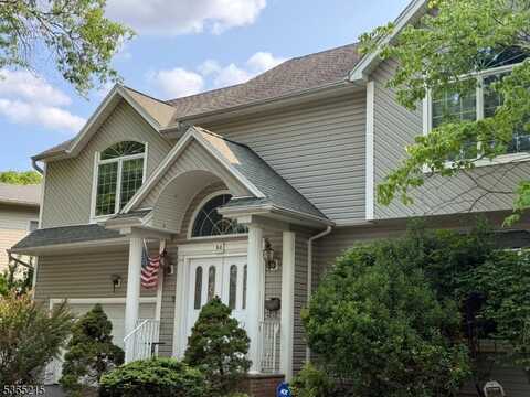 96 Nichols Dr, Paramus, NJ 07652