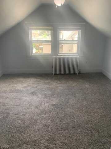 29 Leonard St, North Haledon, NJ 07508