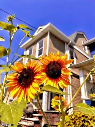 60 Hilton Ave, Maplewood, NJ 07040