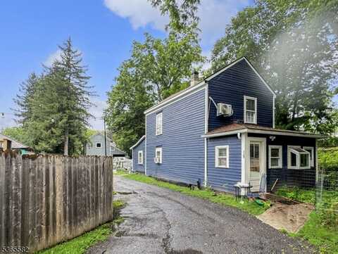 15 Fisk St, Belvidere, NJ 07823
