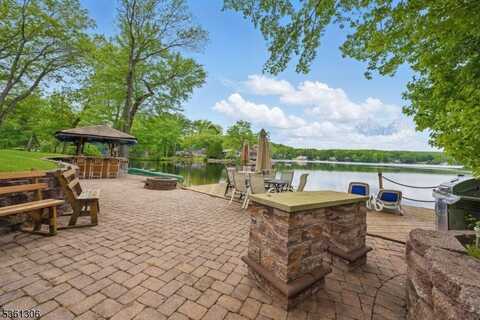 110 E Shawnee Trl, Jefferson Twp., NJ 07849