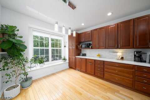 593 Hartford Dr, Nutley, NJ 07110