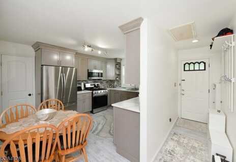 118 Park Ln, Wayne, NJ 07470