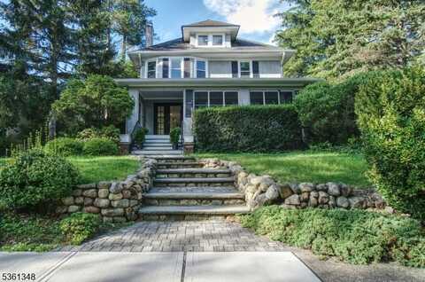 91 Birchwood Rd, Glen Rock, NJ 07452