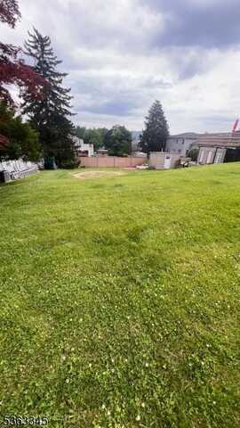 118 Crosby Ave, Totowa, NJ 07512