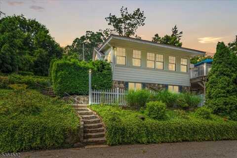 31 Somerville Rd, West Milford, NJ 07421