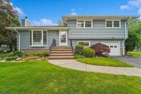 7 Swan Ter, Wayne, NJ 07470
