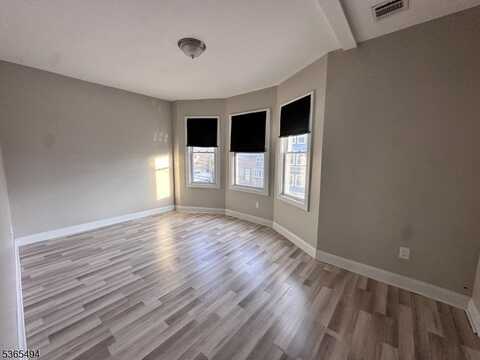 17 John St, Elizabeth, NJ 07202