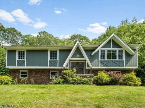 16 Seneca Trl, Randolph, NJ 07869