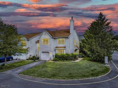 17 Willow Circle, Hamburg, NJ 07419
