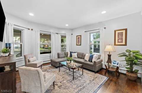 27 Hillside Ave, Chatham, NJ 07928